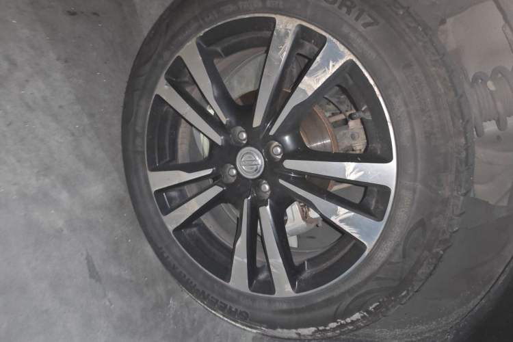 Used Nissan Kicks 2017 1.5L CVT Smart Drive Edition Right Front Wheel Hub