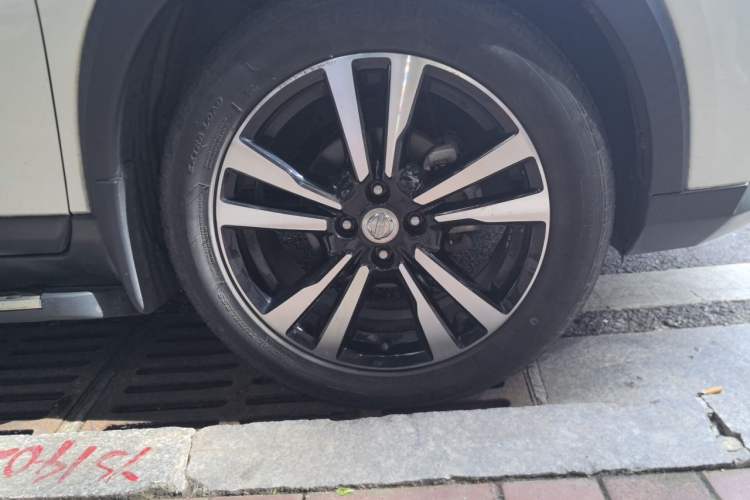 Used Nissan Kicks 2017 1.5L CVT Cool Enjoy Edition Right Front Wheel Hub
