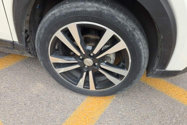 Used Nissan Kicks 2017 1.5L CVT Smart Drive Edition Right Front Wheel Hub