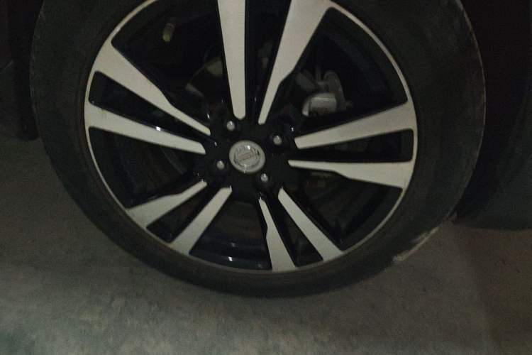 Used Nissan Kicks 2017 1.5L CVT Smart Edition Right Front Wheel Hub