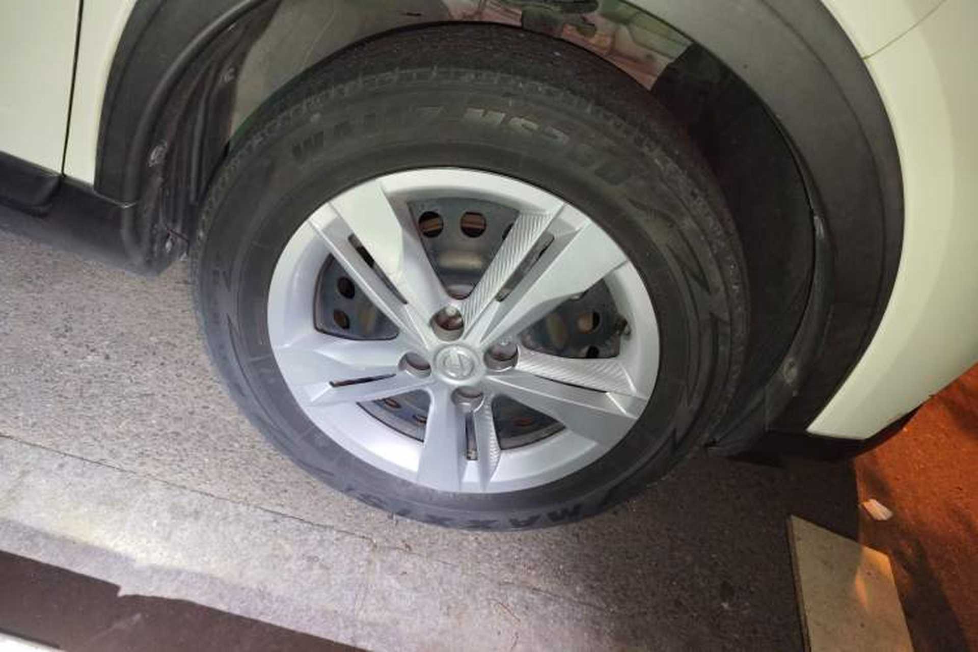 Used Nissan Kicks 2017 1.5L Manual Cool Dynamic Edition Right Front Wheel Hub