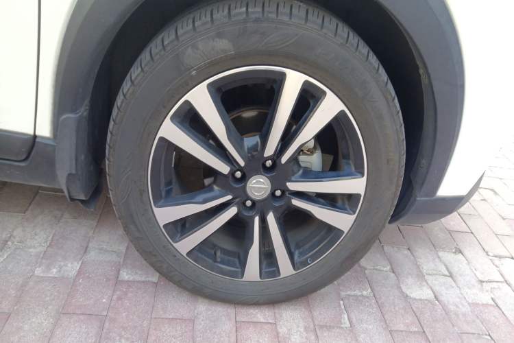Used Nissan Kicks 2017 1.5L CVT Smart Drive Edition Right Front Wheel Hub