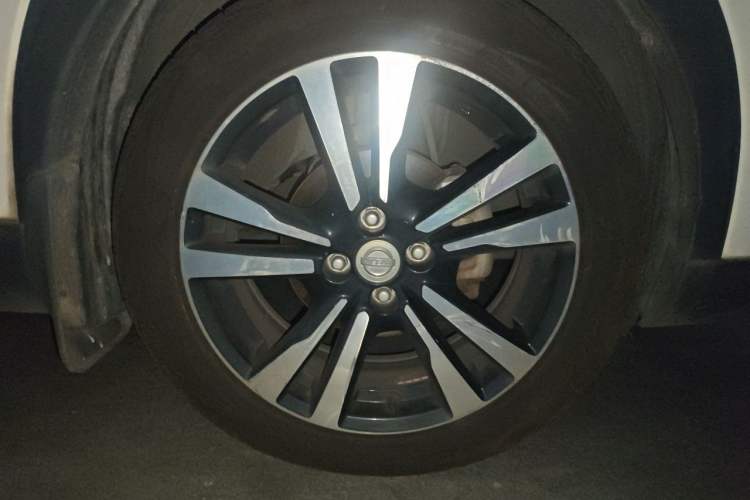 Used Nissan Kicks 2017 1.5L CVT Cool Enjoy Edition Right Front Wheel Hub