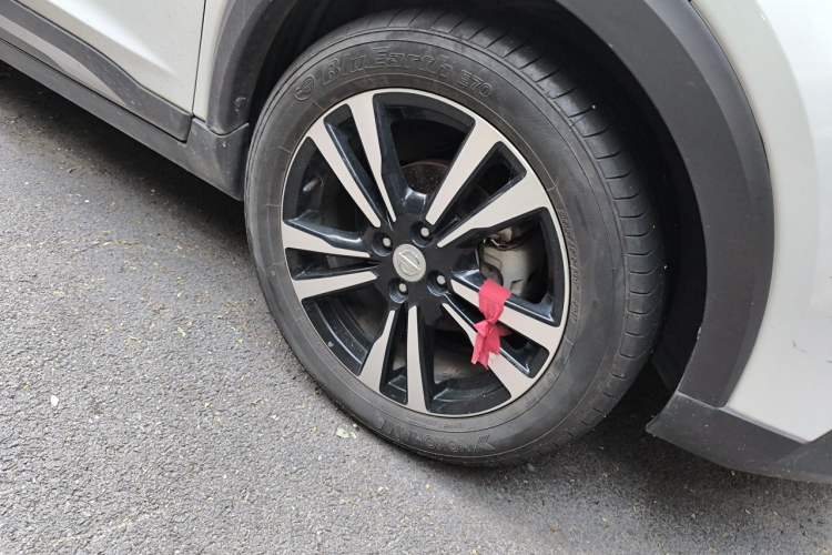 Used Nissan Kicks 2017 1.5L CVT Cool Enjoy Edition Right Front Wheel Hub