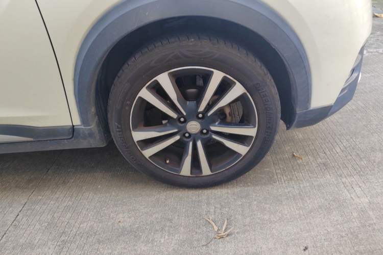Used Nissan Kicks 2017 1.5L CVT Smart Drive Edition Right Front Wheel Hub