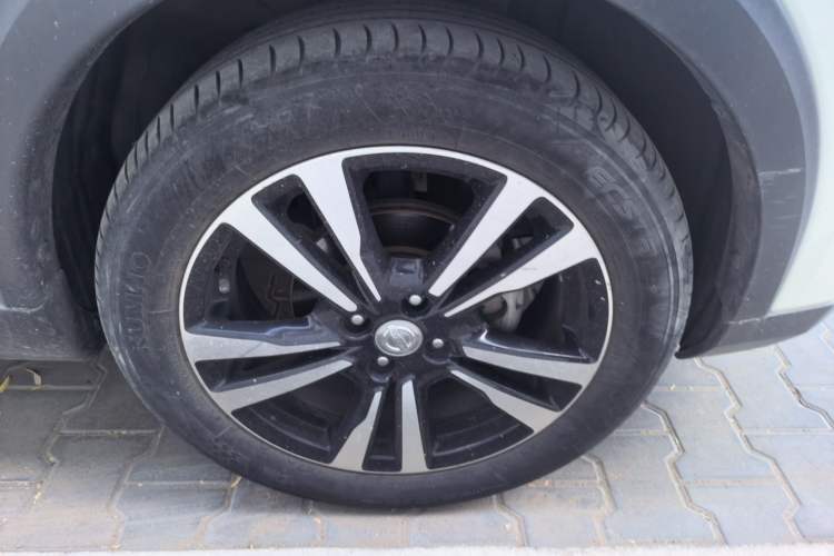 Used Nissan Kicks 2017 1.5L CVT Cool Enjoy Edition Right Front Wheel Hub