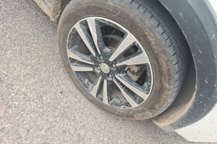 Used Nissan Kicks 2017 1.5L CVT Smart Drive Edition Right Front Wheel Hub