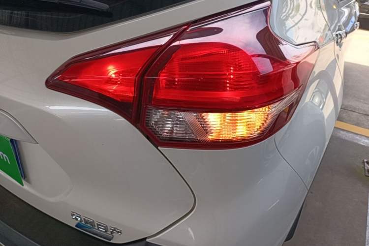 Used Nissan Kicks 2017 1.5L CVT Smart Drive Edition Right Rear Taillight