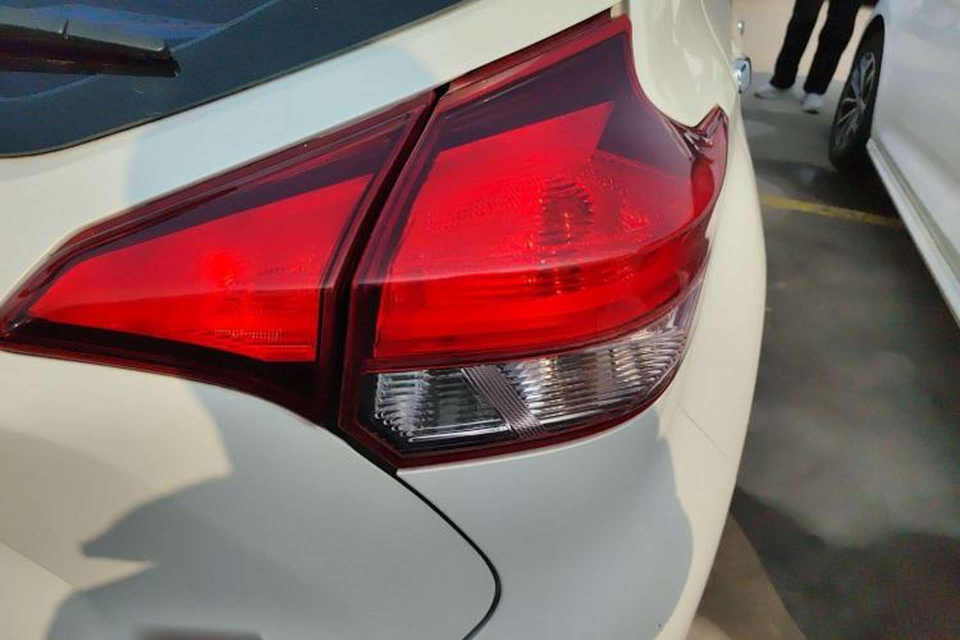 Used Nissan Kicks 2017 1.5L CVT Smart Drive Edition Right Rear Taillight