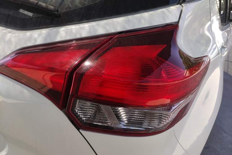 Used Nissan Kicks 2017 1.5L CVT Cool Enjoy Edition Right Rear Taillight