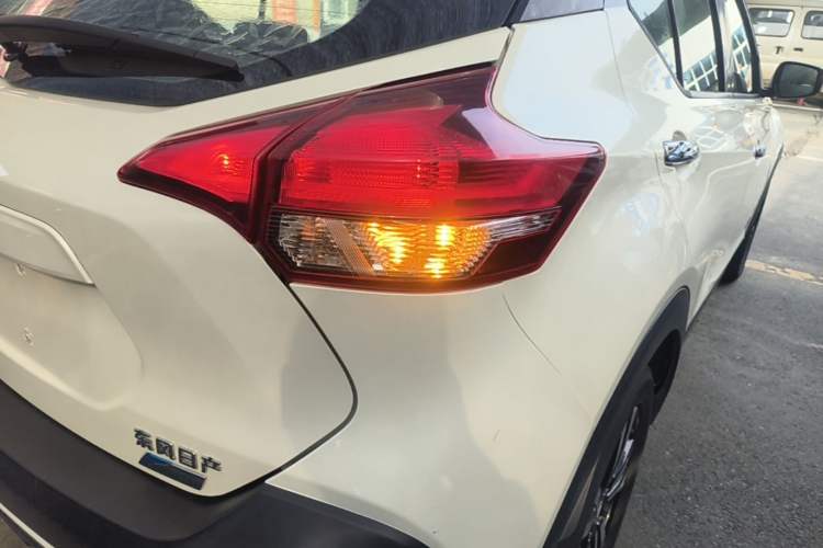 Used Nissan Kicks 2017 1.5L CVT Smart Drive Edition Right Rear Taillight