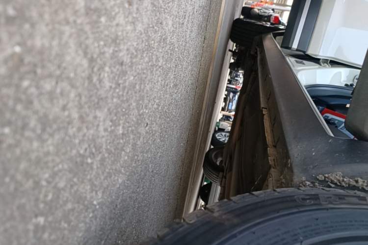Used Nissan Kicks 2017 1.5L CVT Smart Drive Edition Right Side Sill