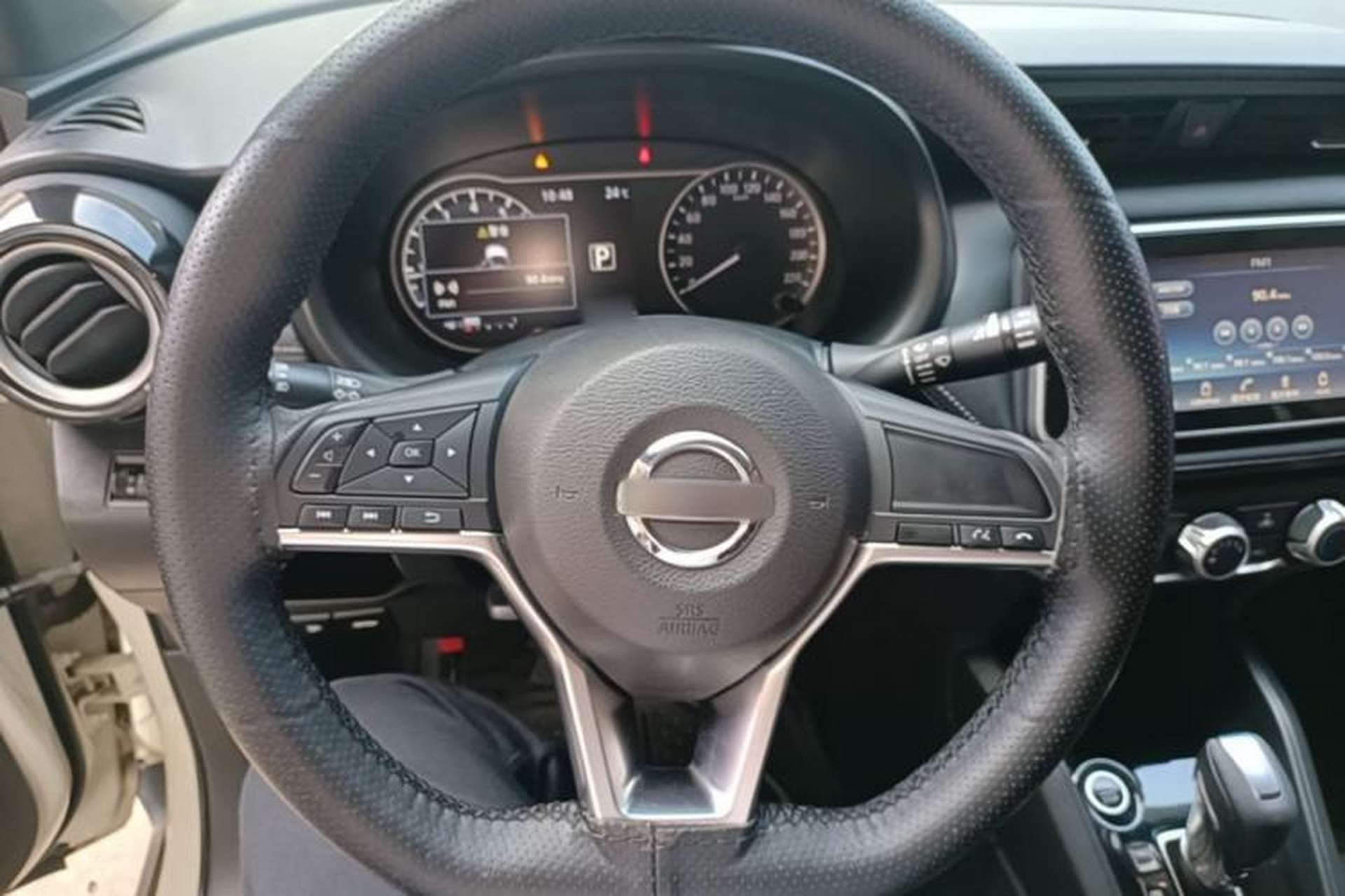 Used Nissan Kicks 2017 1.5L CVT Smart Drive Edition Steering Wheel