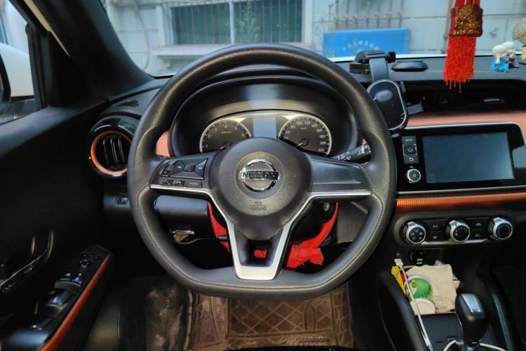 Used Nissan Kicks 2017 1.5L CVT Cool Enjoy Edition Steering Wheel