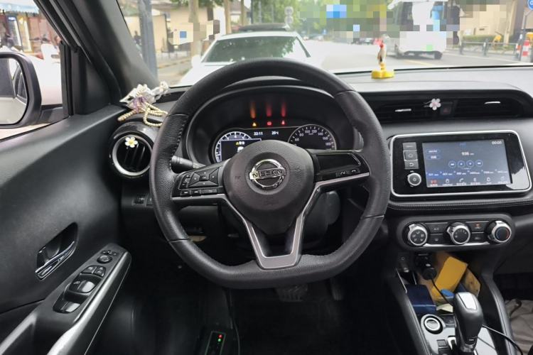 Used Nissan Kicks 2017 1.5L CVT Smart Drive Edition Steering Wheel