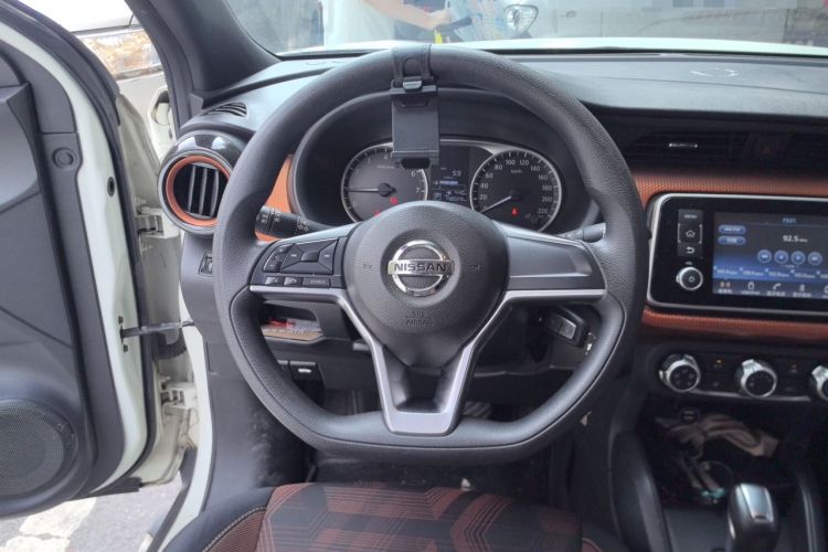 Used Nissan Kicks 2017 1.5L CVT Cool Enjoy Edition Steering Wheel