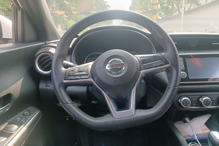 Used Nissan Kicks 2017 1.5L CVT Smart Drive Edition Steering Wheel