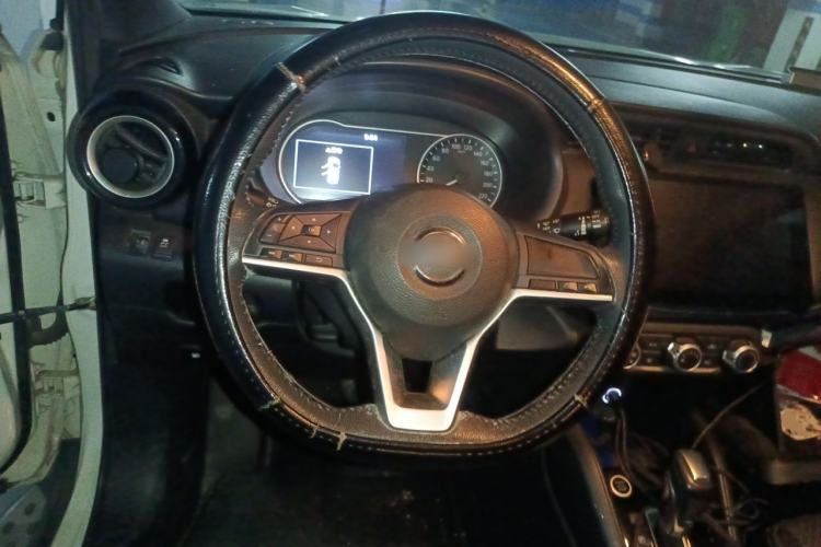 Used Nissan Kicks 2017 1.5L CVT Smart Drive Edition Steering Wheel