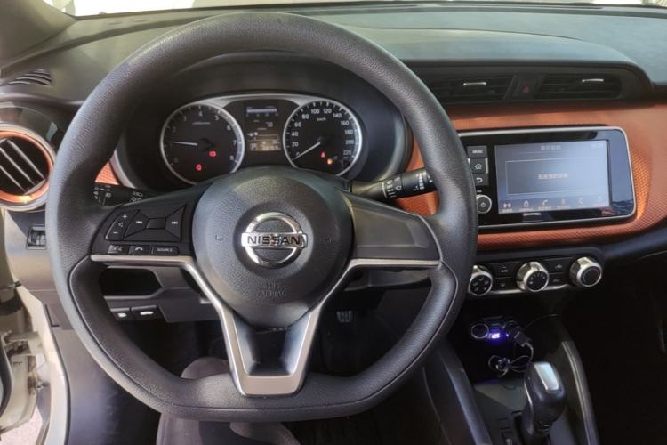 Used Nissan Kicks 2017 1.5L CVT Cool Enjoy Edition Steering Wheel