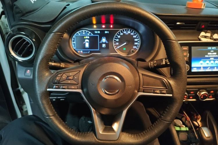 Used Nissan Kicks 2017 1.5L CVT Smart Edition Steering Wheel