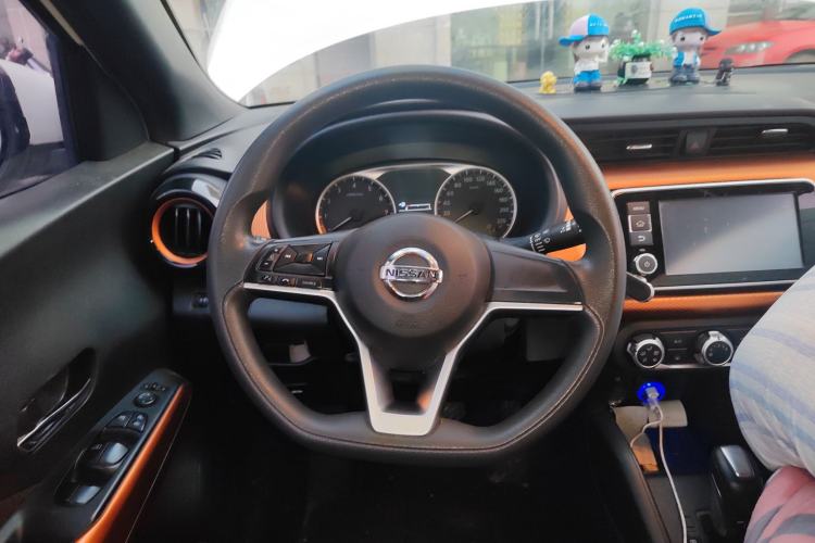 Used Nissan Kicks 2017 1.5L CVT Cool Enjoy Edition Steering Wheel