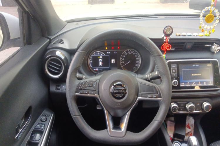 Used Nissan Kicks 2017 1.5L CVT Smart Drive Edition Steering Wheel