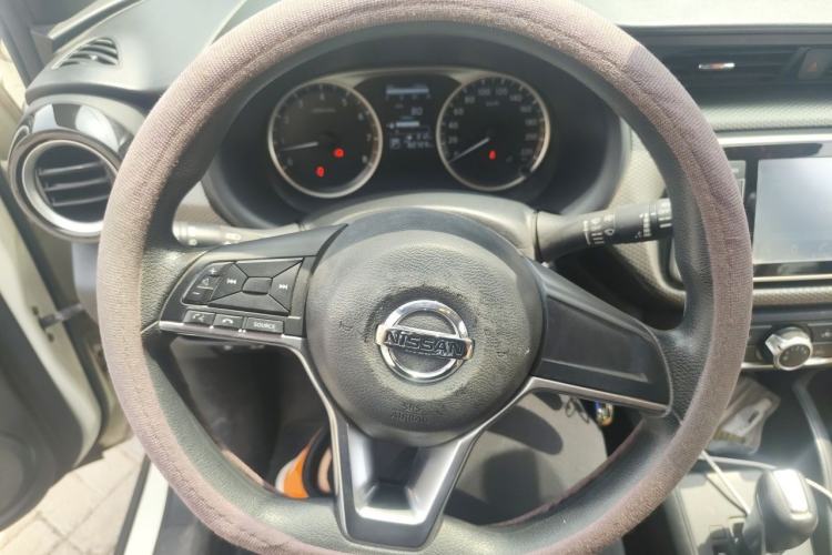 Used Nissan Kicks 2017 1.5L CVT Cool Enjoy Edition Steering Wheel