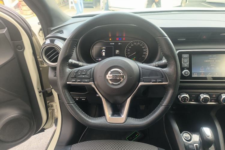 Used Nissan Kicks 2017 1.5L CVT Smart Drive Edition Steering Wheel