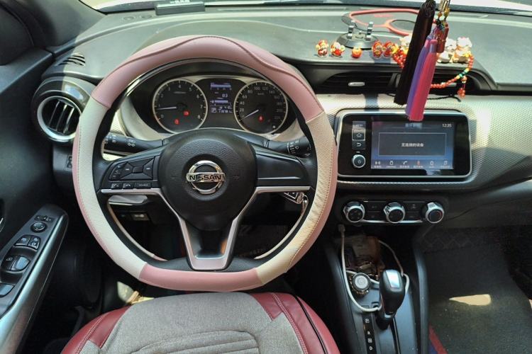 Used Nissan Kicks 2017 1.5L CVT Cool Enjoy Edition Steering Wheel