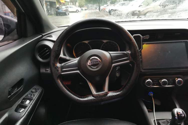 Used Nissan Kicks 2017 1.5L Manual Cool Dynamic Edition Steering Wheel