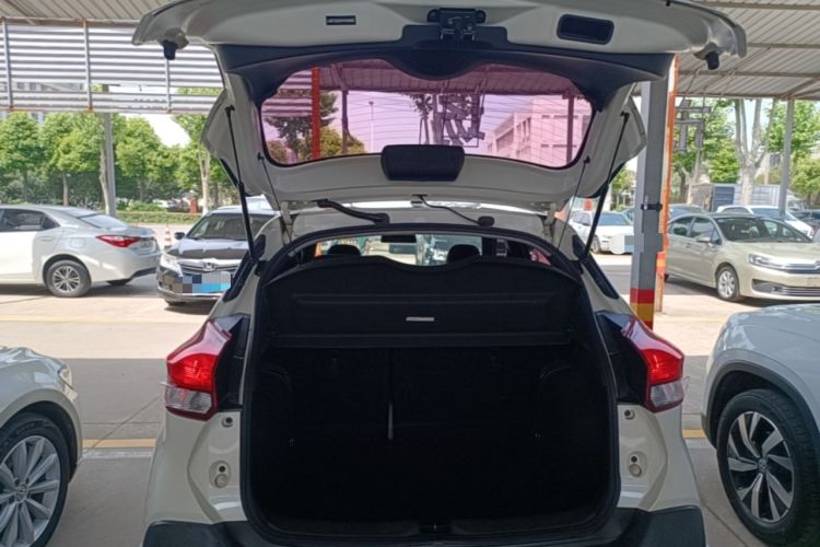 Used Nissan Kicks 2017 1.5L CVT Smart Drive Edition Trunk
