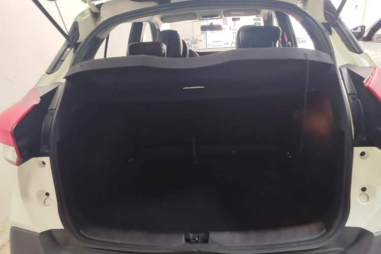 Used Nissan Kicks 2017 1.5L CVT Cool Enjoy Edition Trunk
