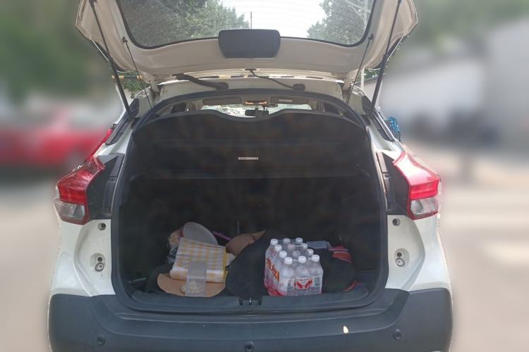 Used Nissan Kicks 2017 1.5L CVT Smart Drive Edition Trunk