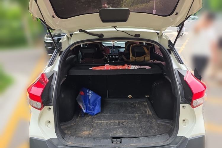Used Nissan Kicks 2017 1.5L CVT Smart Drive Edition Trunk