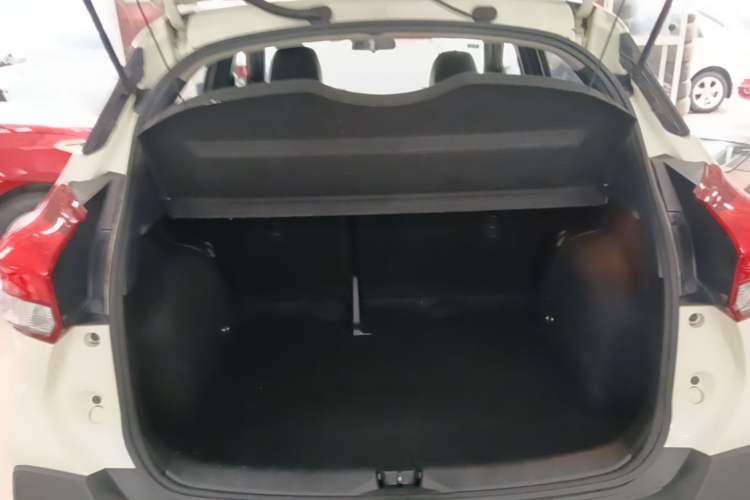 Used Nissan Kicks 2017 1.5L CVT Cool Enjoy Edition Trunk