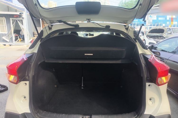 Used Nissan Kicks 2017 1.5L CVT Smart Drive Edition Trunk
