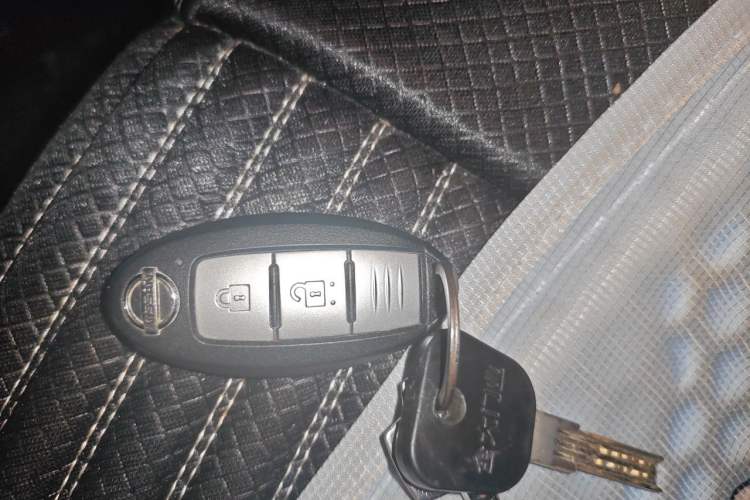 Used Nissan Kicks 2017 1.5L CVT Smart Drive Edition Vehicle Key