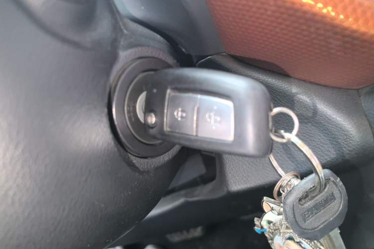 Used Nissan Kicks 2017 1.5L CVT Cool Enjoy Edition Vehicle Key