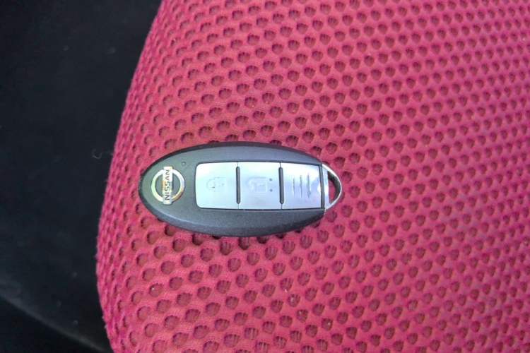 Used Nissan Kicks 2017 1.5L CVT Smart Drive Edition Vehicle Key