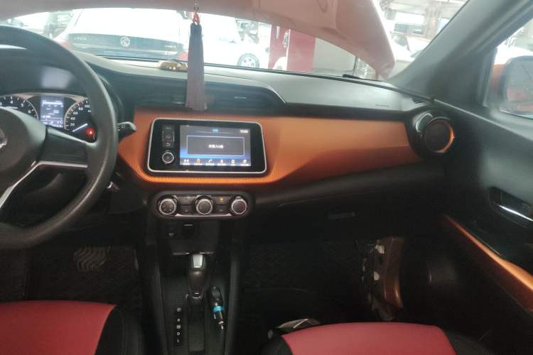 Used Nissan Kicks 2017 1.5L CVT Cool Enjoy Edition Audio And AC Panel