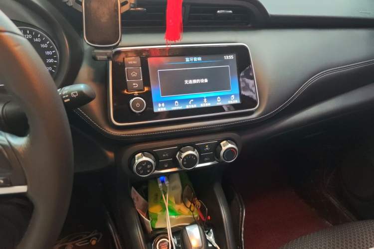 Used Nissan Kicks 2017 1.5L CVT Smart Drive Edition Audio And AC Panel