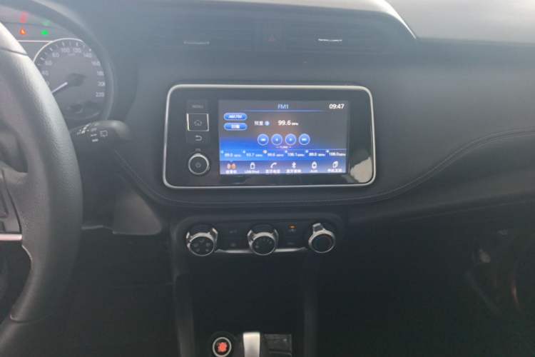 Used Nissan Kicks 2017 1.5L CVT Smart Edition Audio And AC Panel