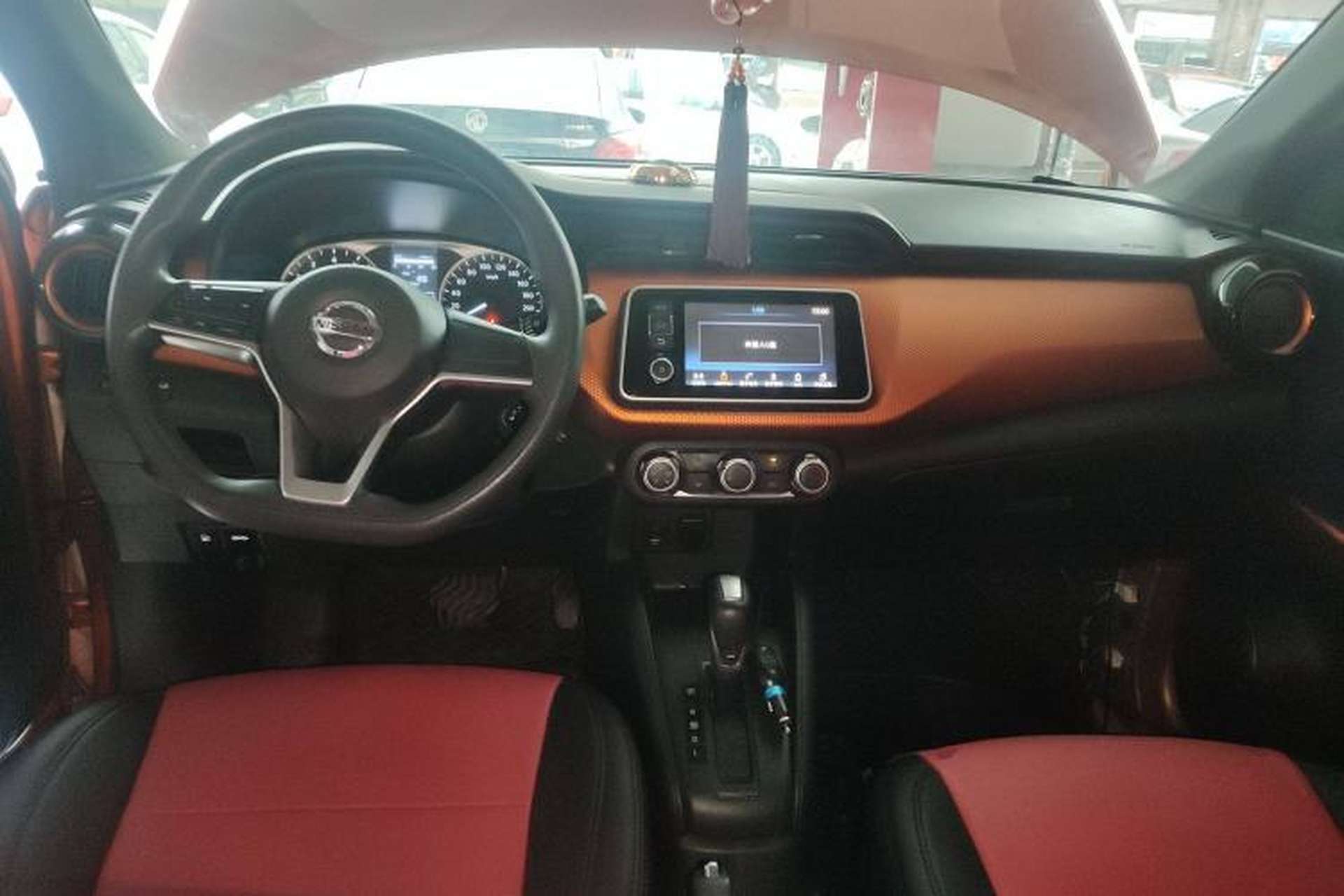 Used Nissan Kicks 2017 1.5L CVT Cool Enjoy Edition Center Console