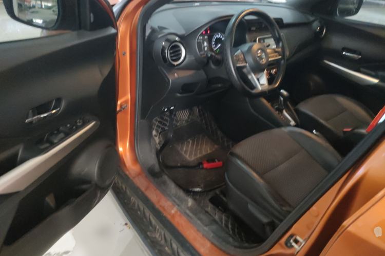 Used Nissan Kicks 2017 1.5L CVT Smart Edition Driver Seat