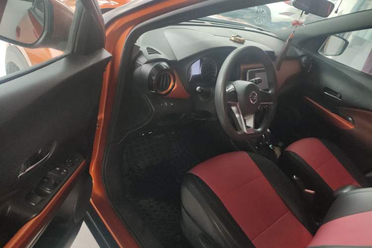 Used Nissan Kicks 2017 1.5L CVT Cool Enjoy Edition Driver Seat