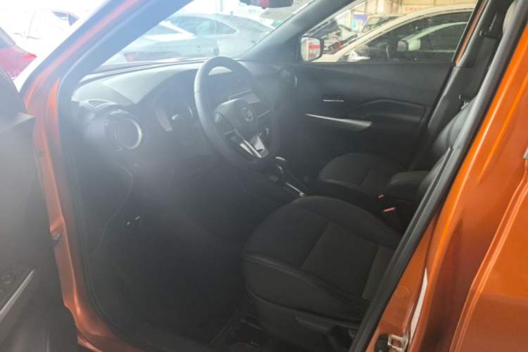 Used Nissan Kicks 2017 1.5L CVT Smart Edition Driver Seat