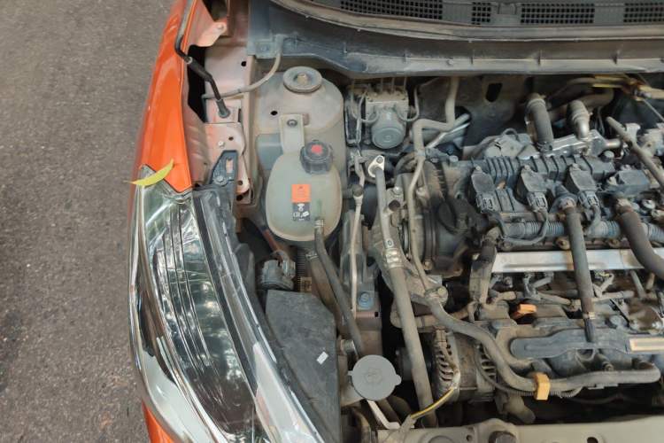 Used Nissan Kicks 2017 1.5L CVT Smart Drive Edition Engine Bay Right