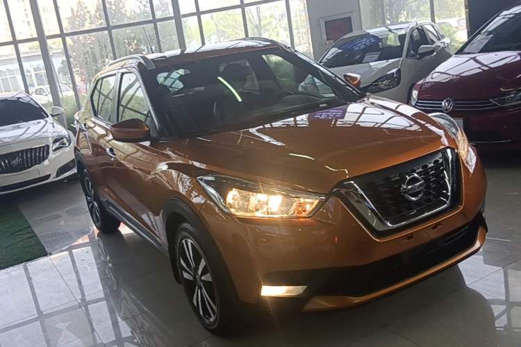 Used Nissan Kicks 2017 1.5L CVT Smart Drive Edition Front Right 45 Deg