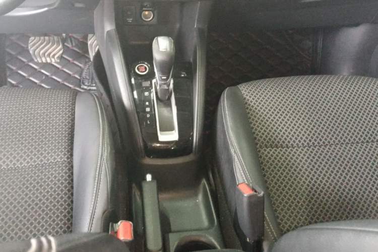 Used Nissan Kicks 2017 1.5L CVT Smart Drive Edition Gear Lever