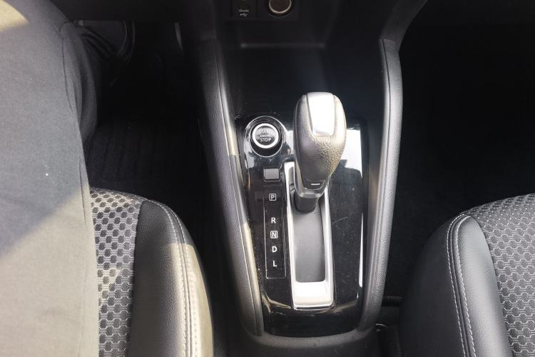 Used Nissan Kicks 2017 1.5L CVT Smart Edition Gear Lever